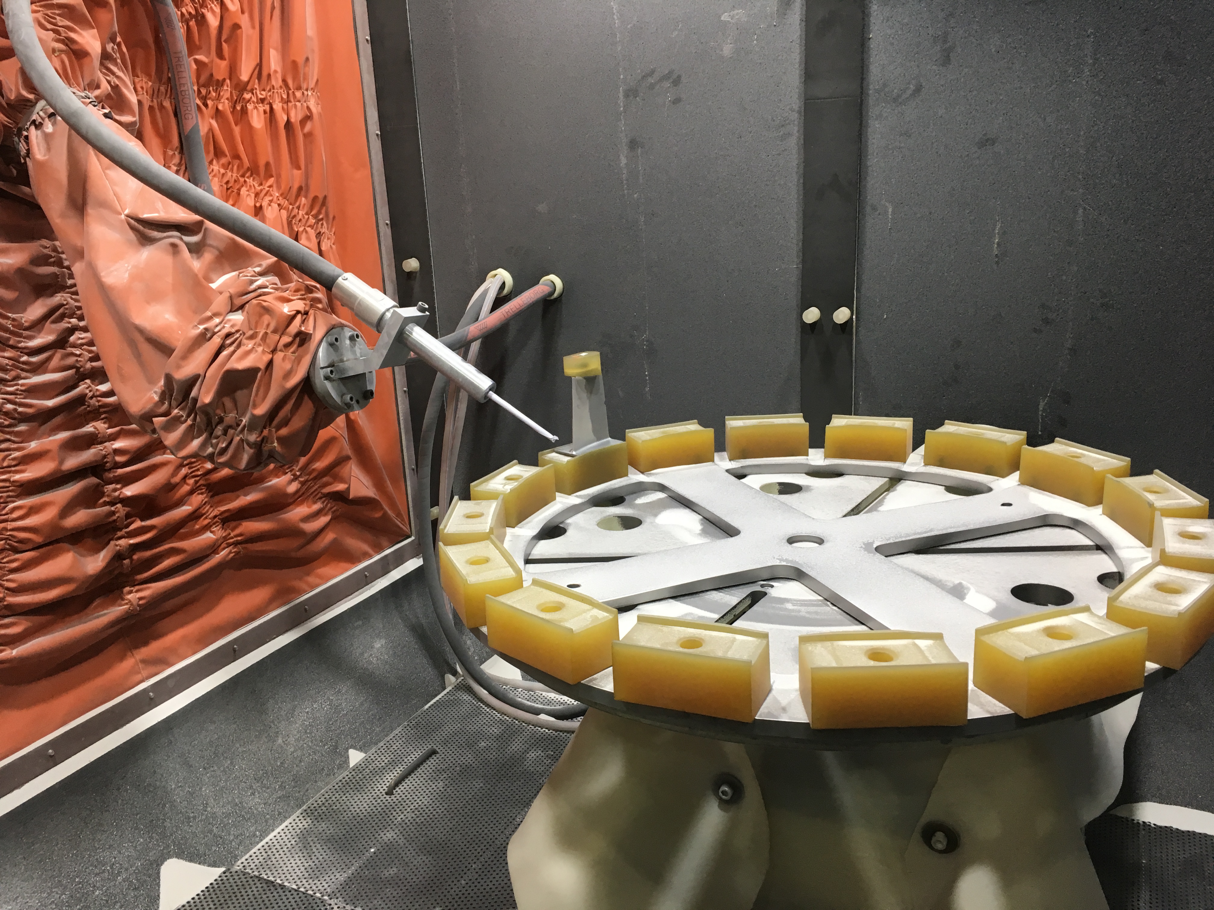 Sand Blasting Room With Wind Recycling